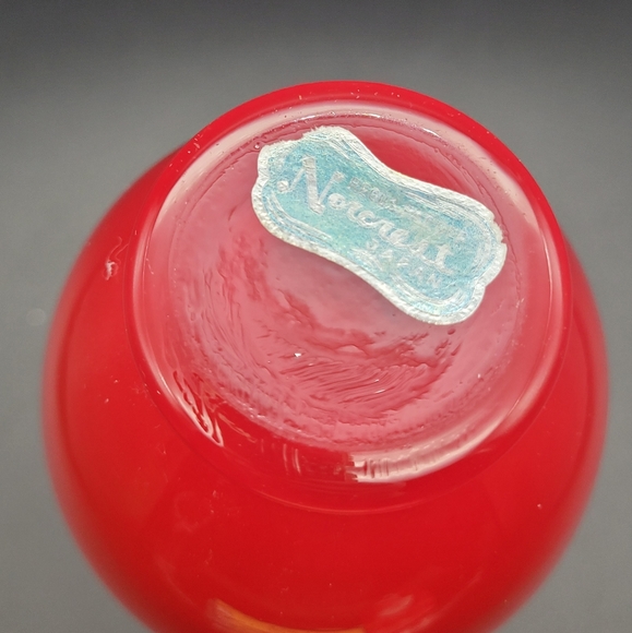 Norcrest Japan Red Vase With White Roses And Gold Details - Picture 6 of 9